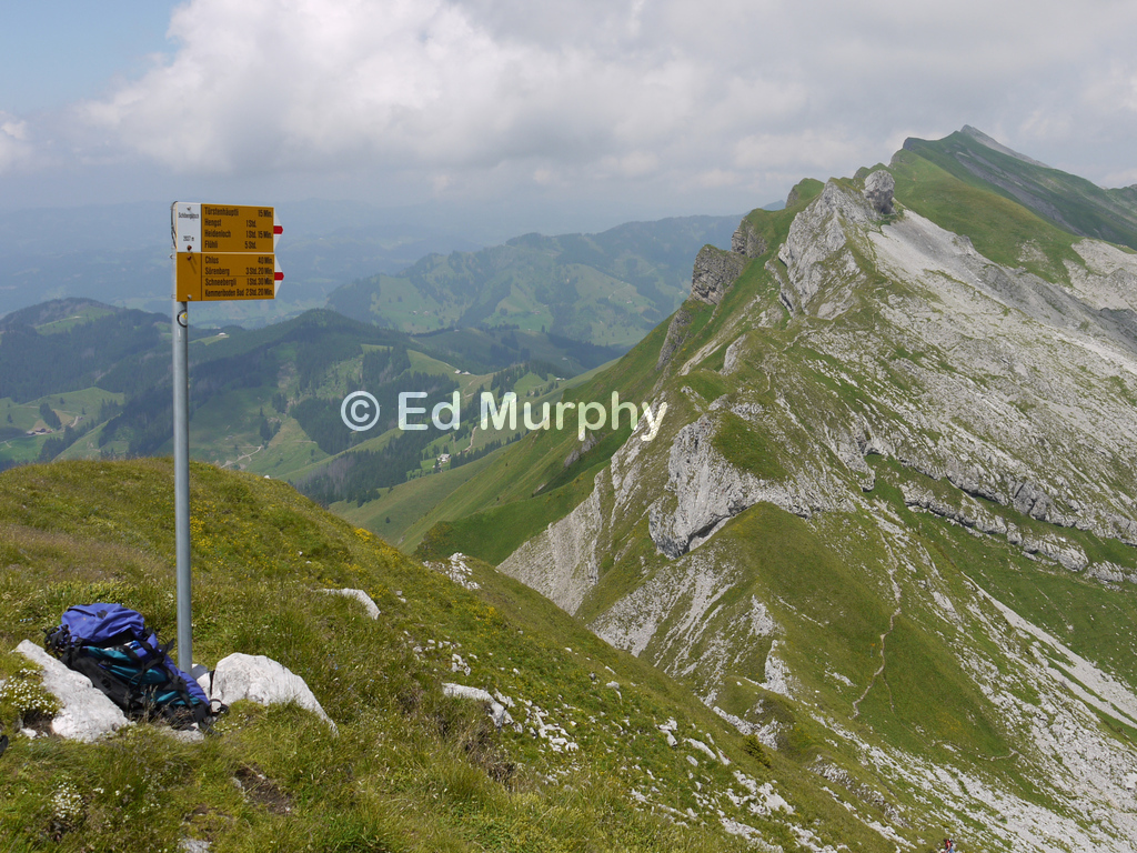 The view from the Schibeng&uuml;tsch along the ridge to the Hengst