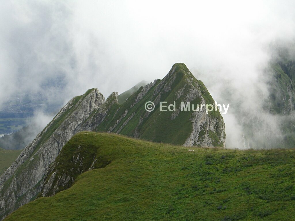 N&uuml;nenen summit from the Gantrisch