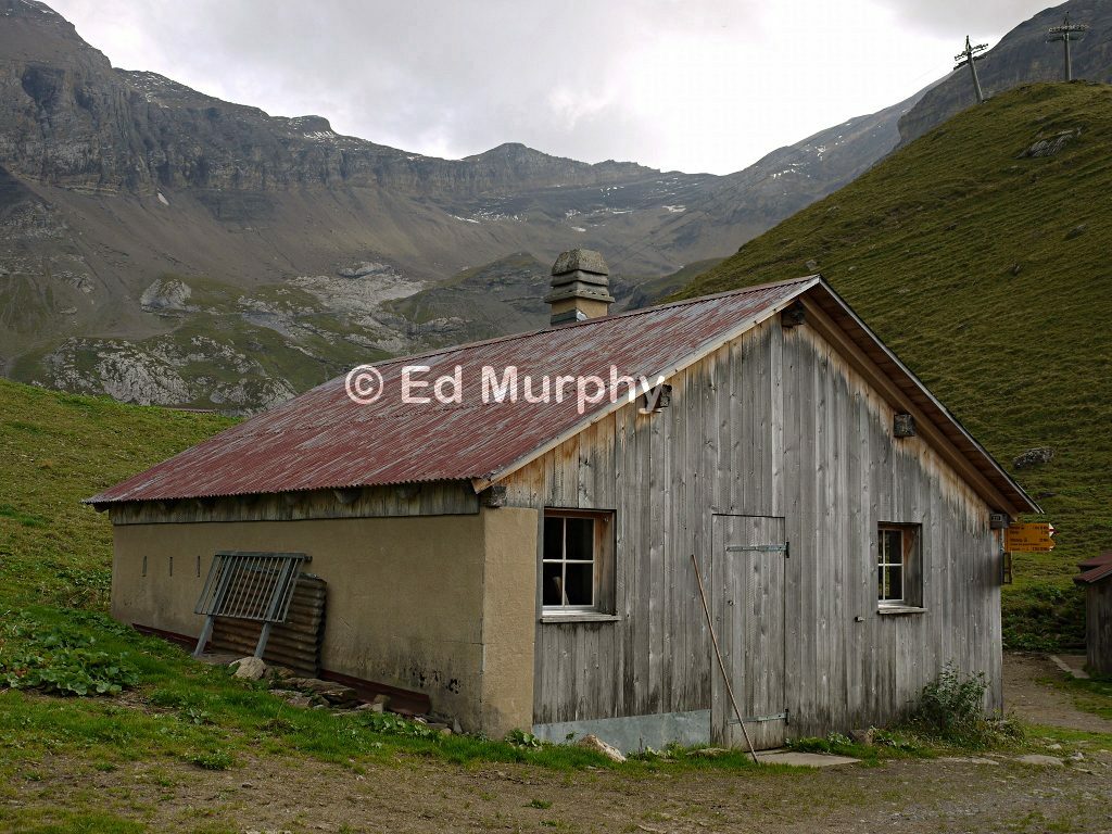 A farm building at the entrance to the Upper Oldenalp