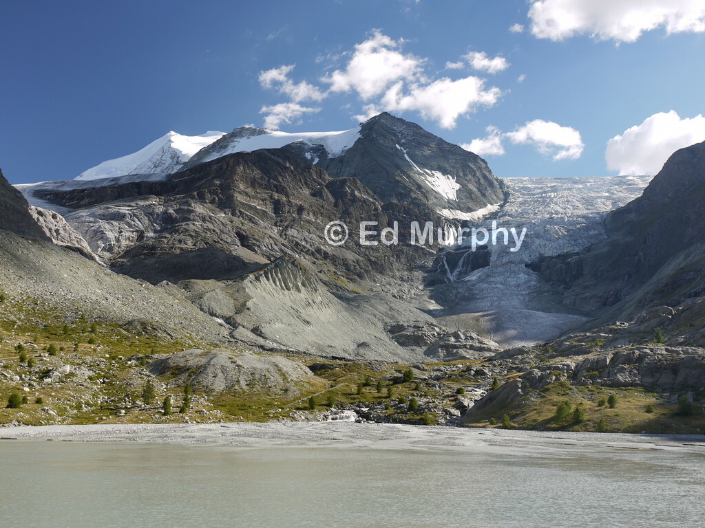 The Turtmann Glacier flowing around the T&ecirc;te de Milon