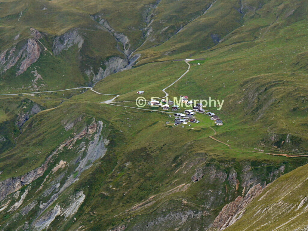 The hamlet of Galm seen from the summit of the Niwen