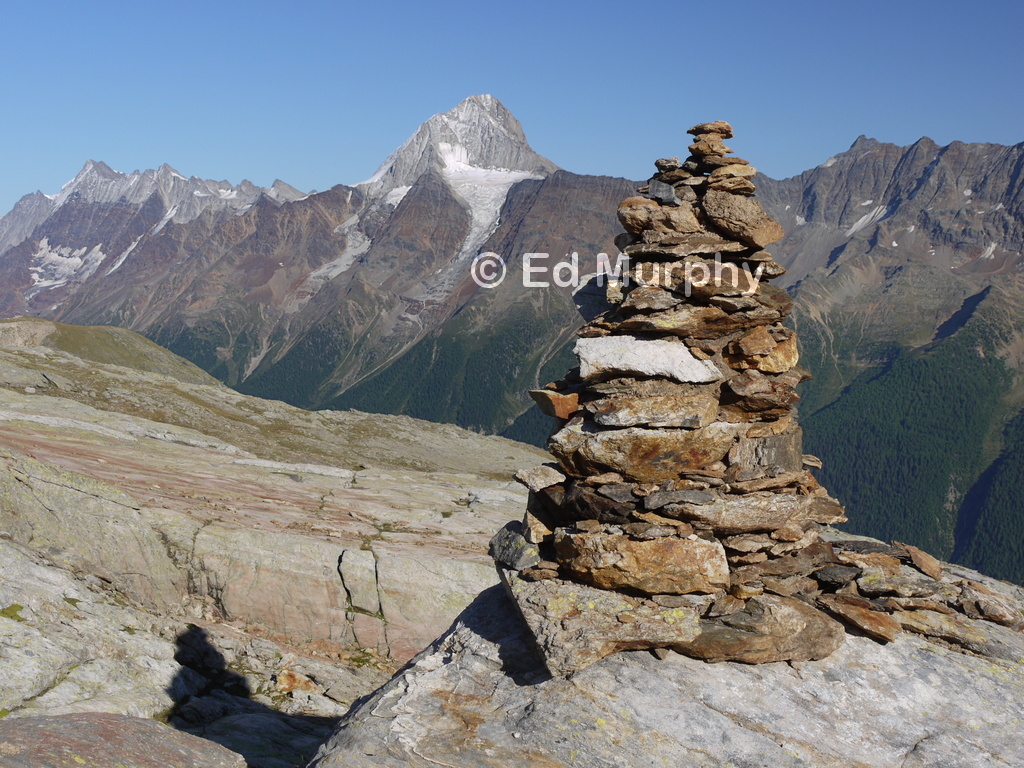 Cairn at the L&ouml;tschen Pass with a view to the Bietschhorn