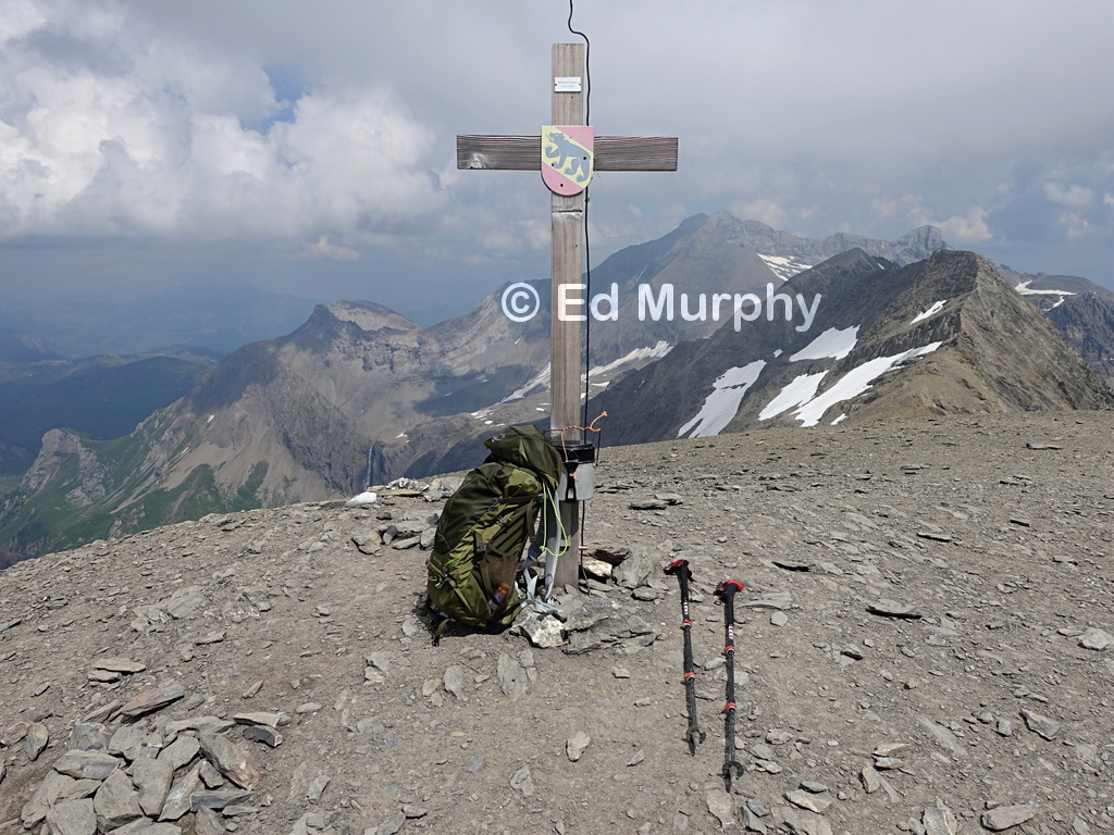 The summit cross on the Arpelistock