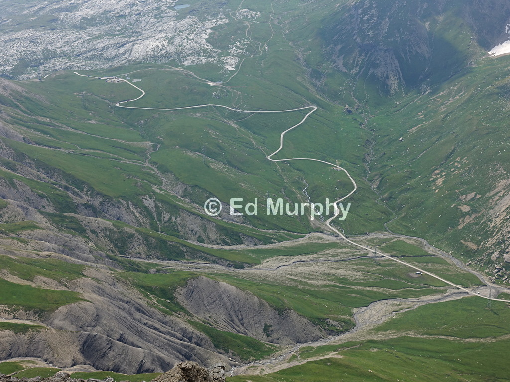 The Sanetsch Pass and road from the Arpelistock