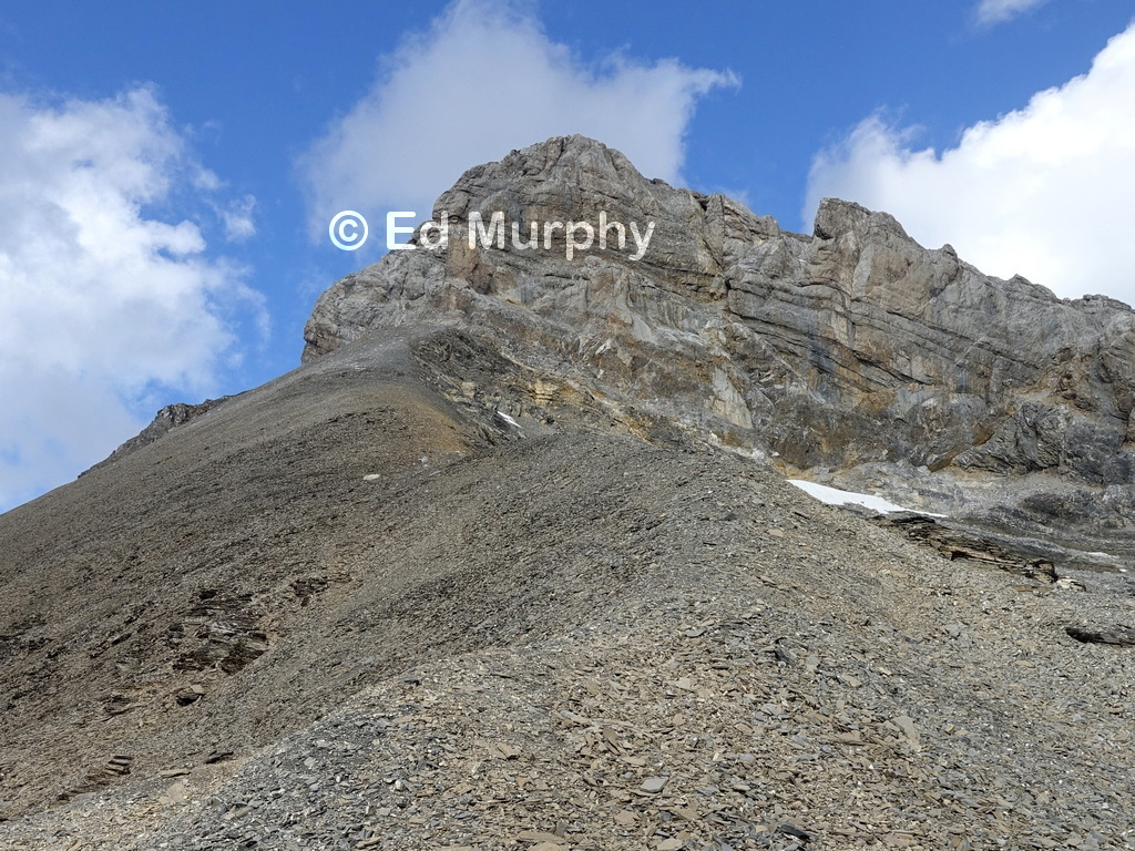 The approach to the Wildhorn cliffs