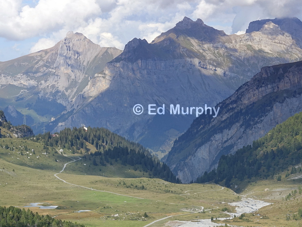 The Spittelmatte flats with &Auml;rmighorn and Zallershorn beyond