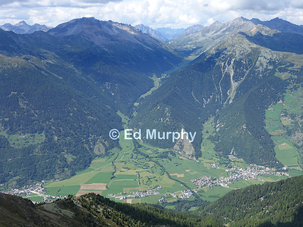 The Swiss/Italian border, with M&uuml;stair (CH) extreme left and Tafers (I) on the right