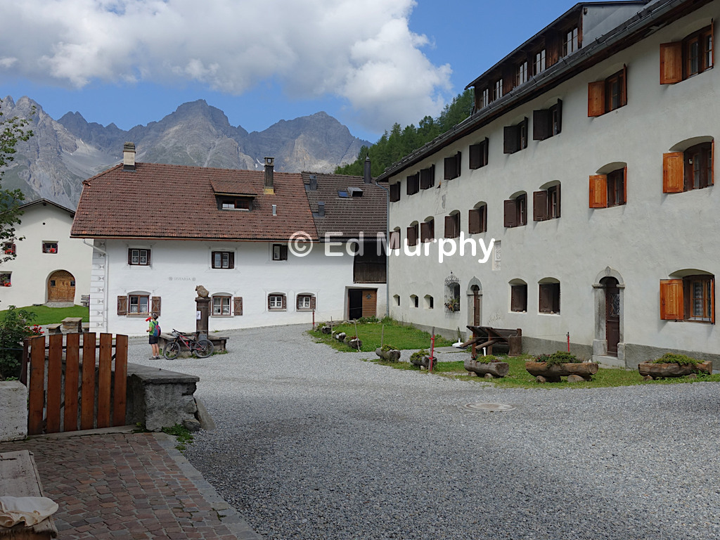 S-charl village centre and the peaks of the Pisoc Group